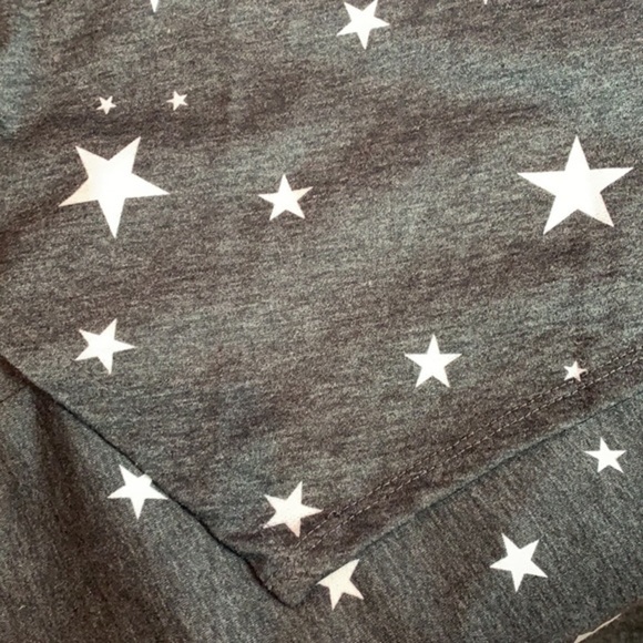 Green Envelope Stars Print Scoop Neck Top Handkerchief Hem NWT - Picture 7 of 7